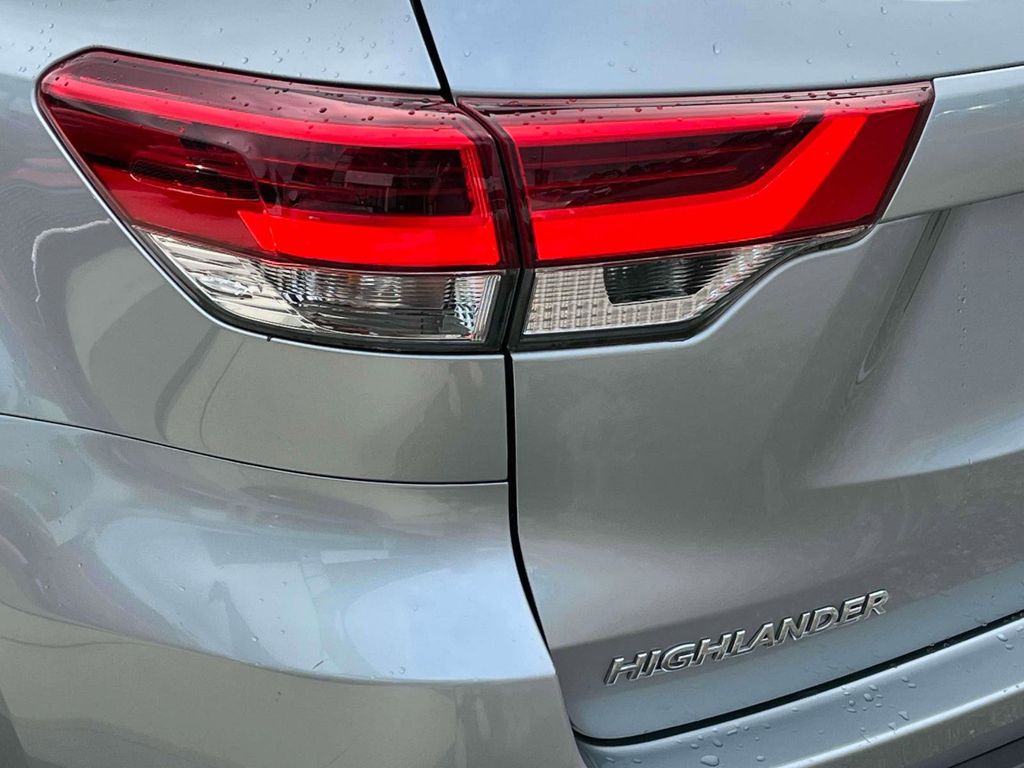 2019 Toyota Highlander XLE photo 34