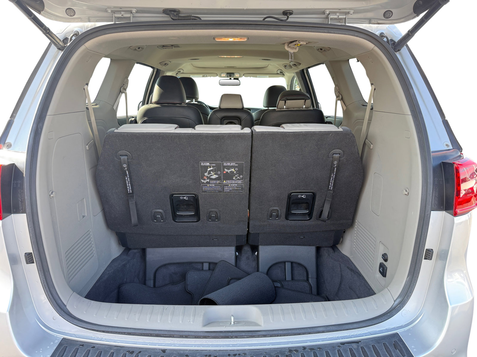 2020 Kia Sedona SX photo 16