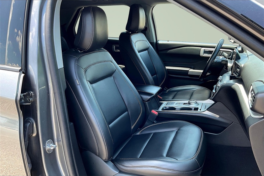 2023 Ford Explorer XLT photo 7