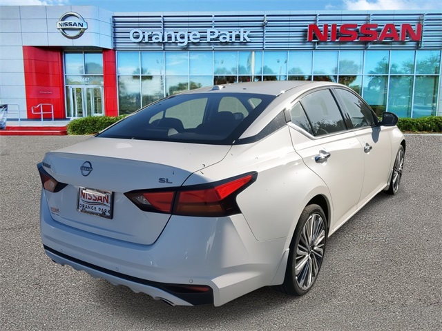 2025 Nissan Altima SL photo 2