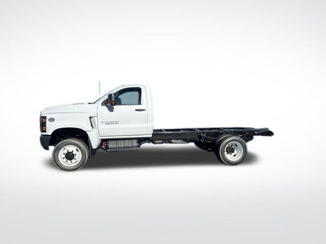 2024 Chevrolet Silverado 5500HD Work Truck photo 2