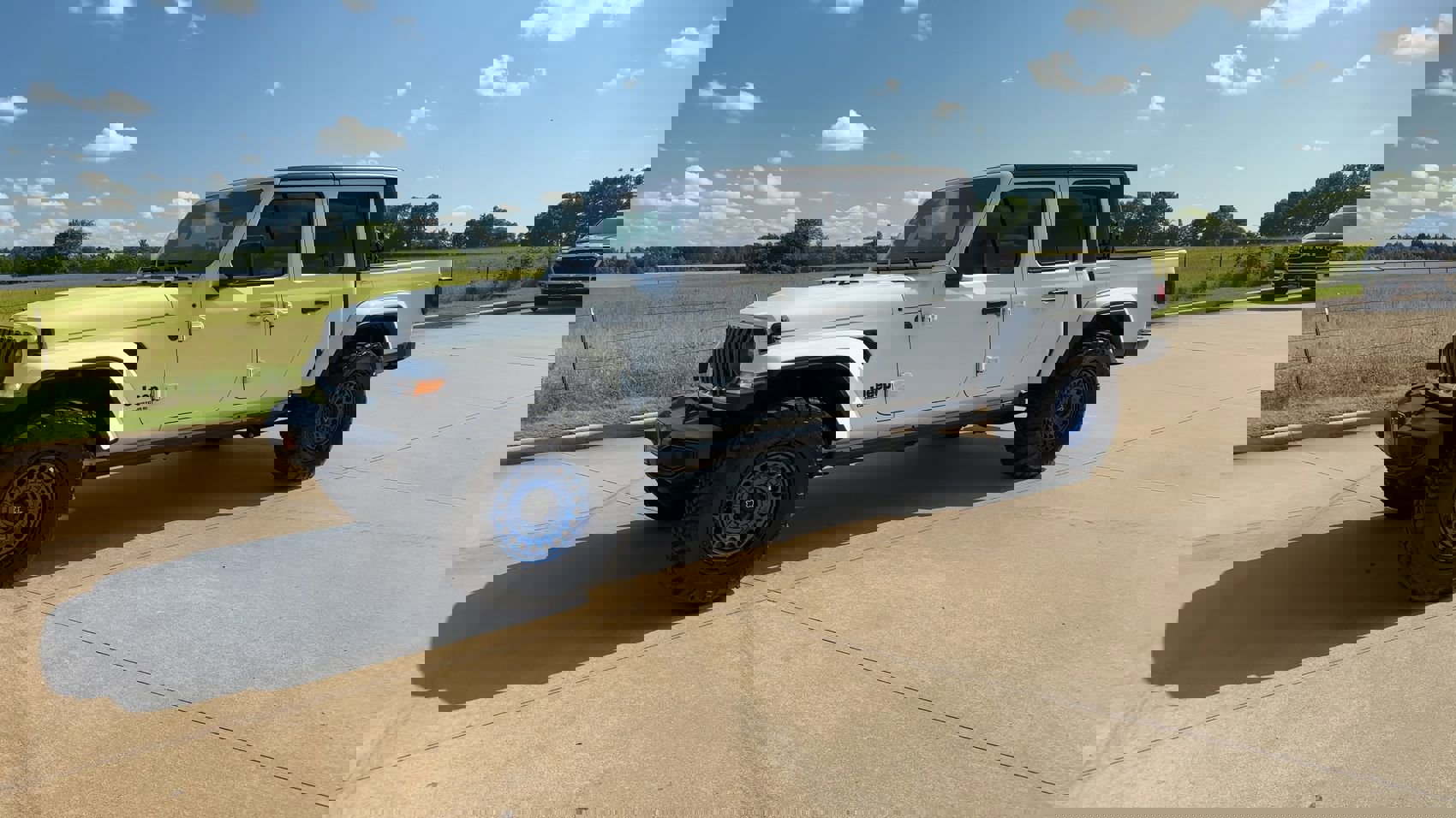 2025 Jeep Gladiator Sport photo 4