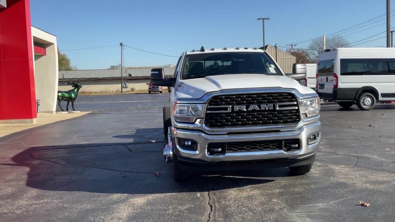 2024 Ram 3500 SLT photo 3