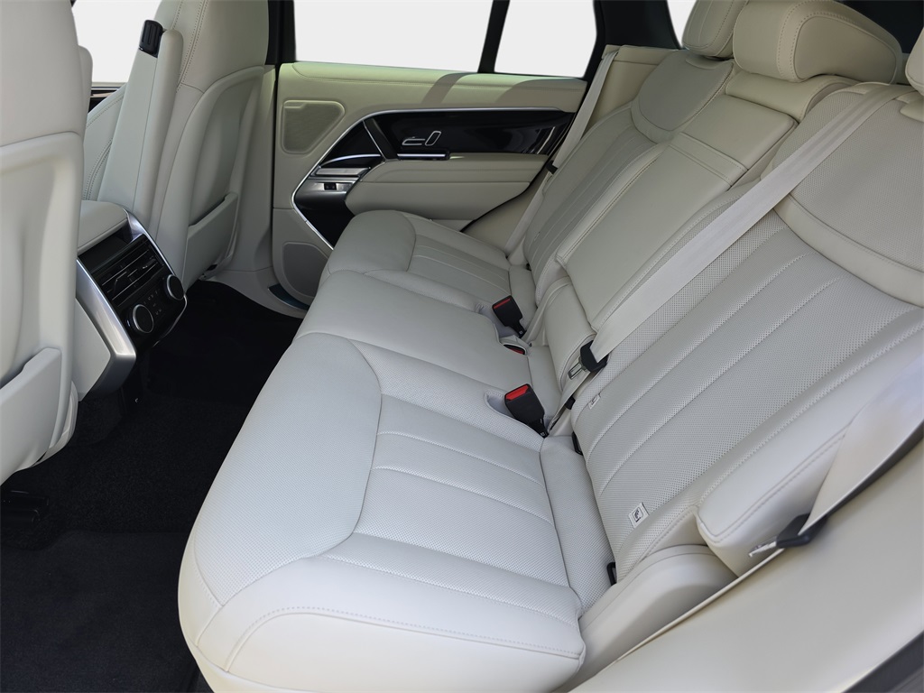 2025 Land Rover Range Rover SE photo 14