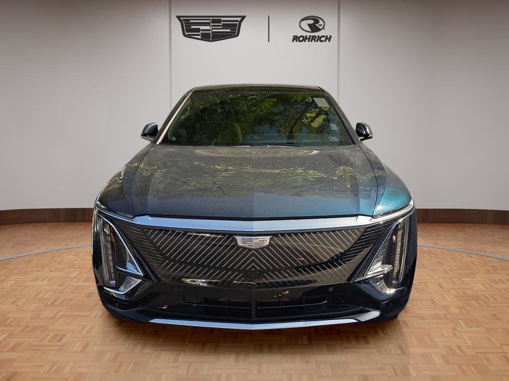 2025 Cadillac Lyriq Luxury photo 2