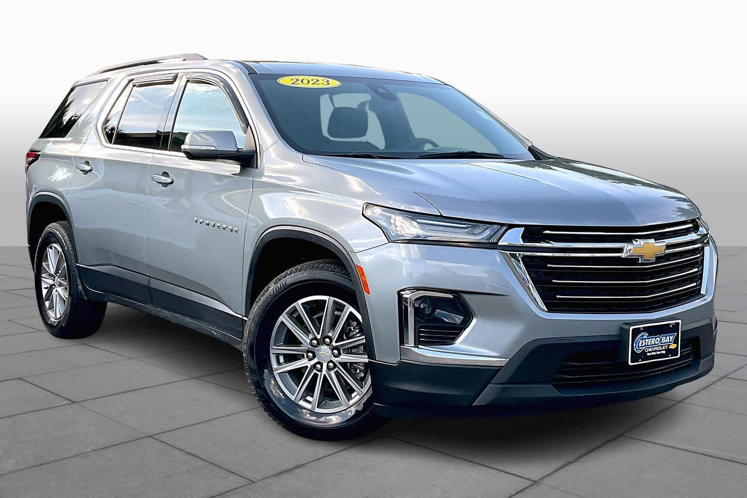 2023 Chevrolet Traverse Cloth photo 2