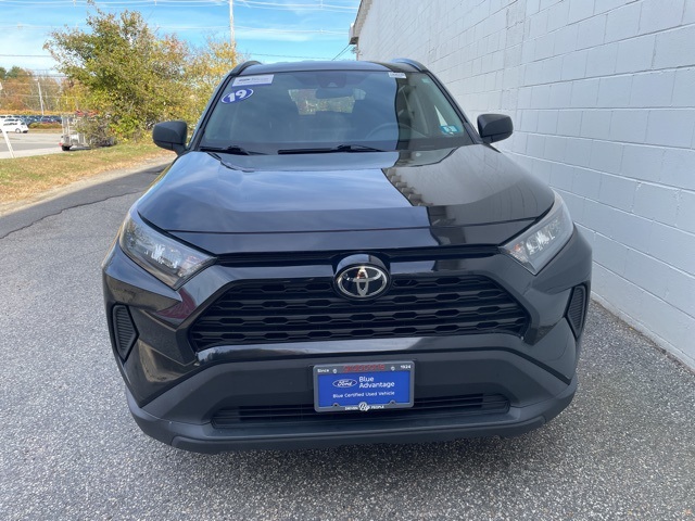 2019 Toyota RAV4 LE photo 2