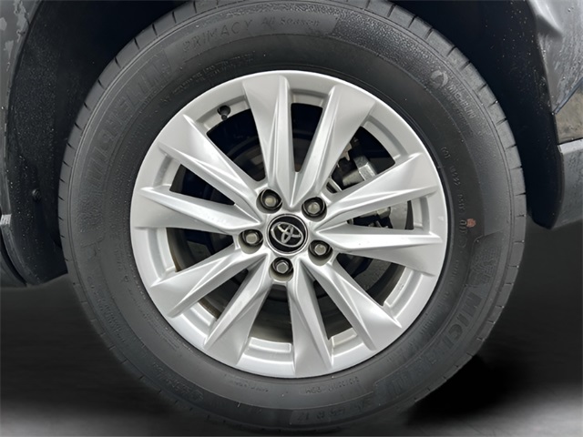 2024 Toyota Corolla Cross LE photo 9