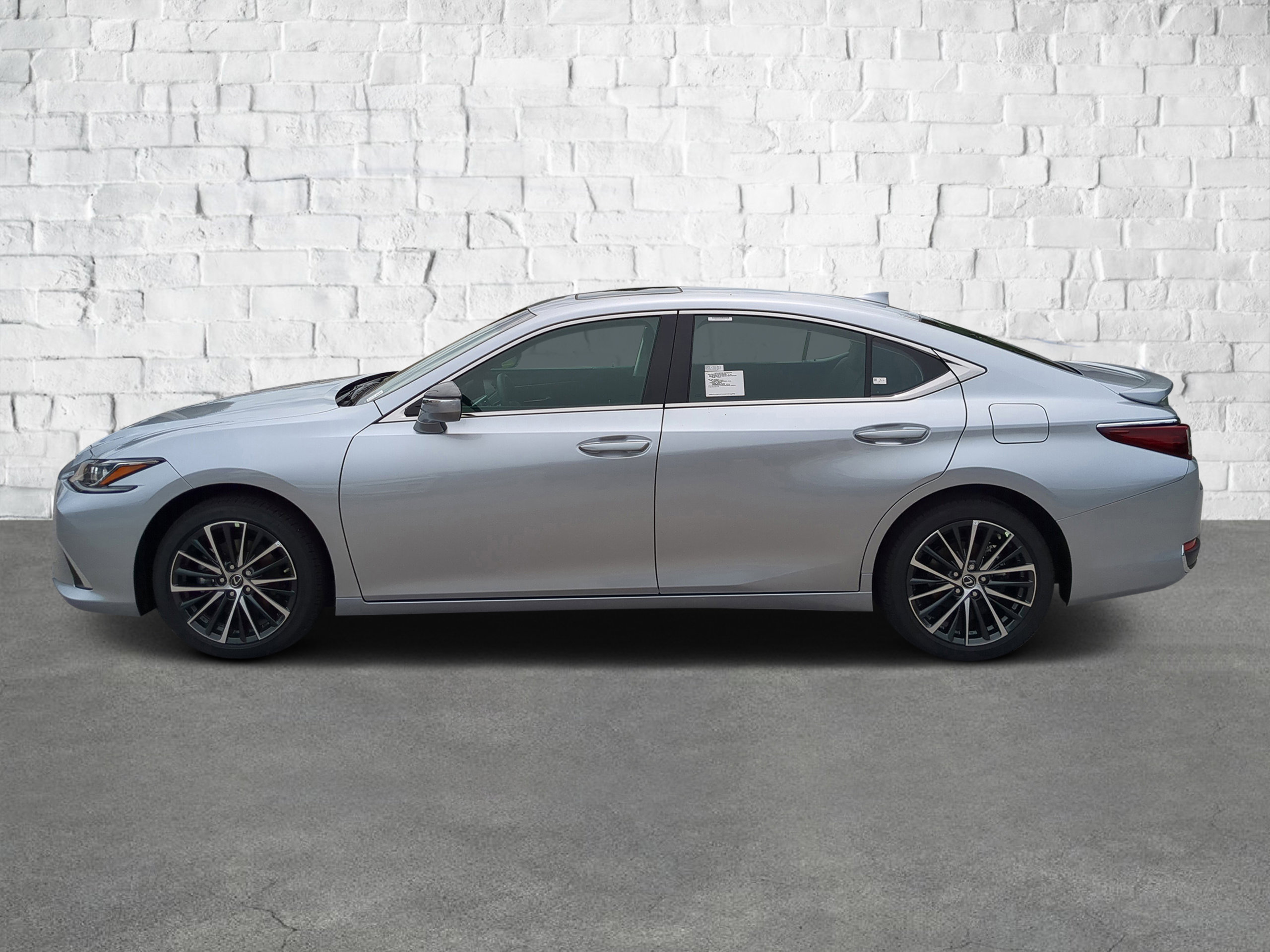 2025 Lexus ES 300h photo 7