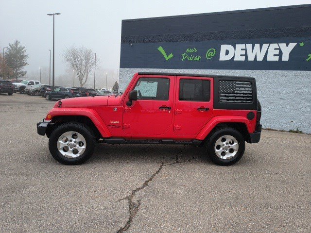 2014 Jeep Wrangler Unlimited Sahara photo 2