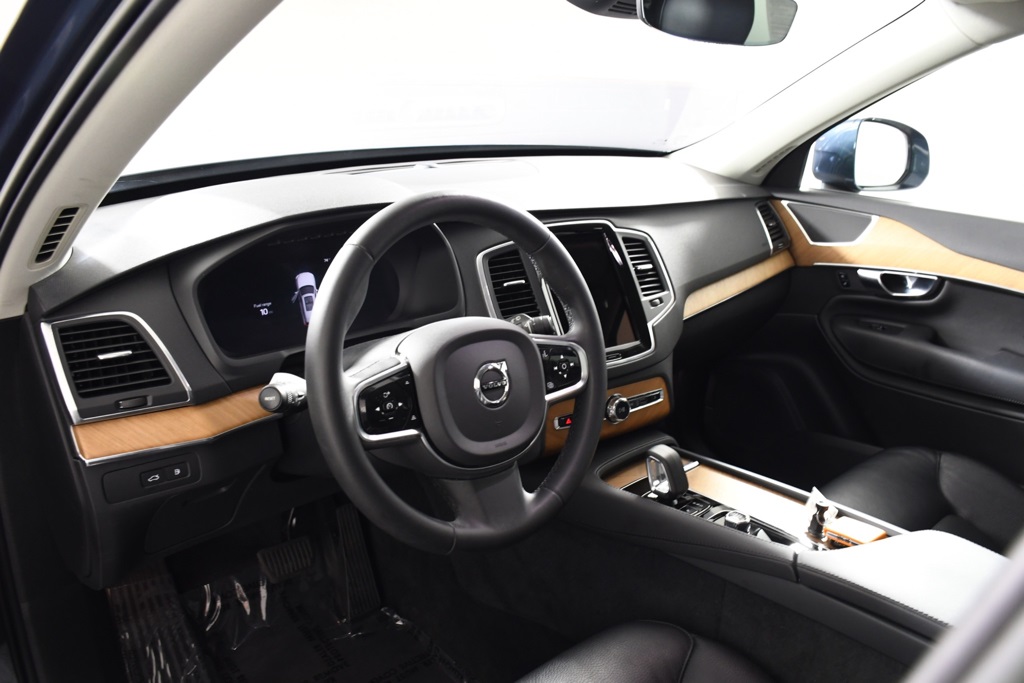 2023 Volvo XC90 Recharge T8 Core photo 11
