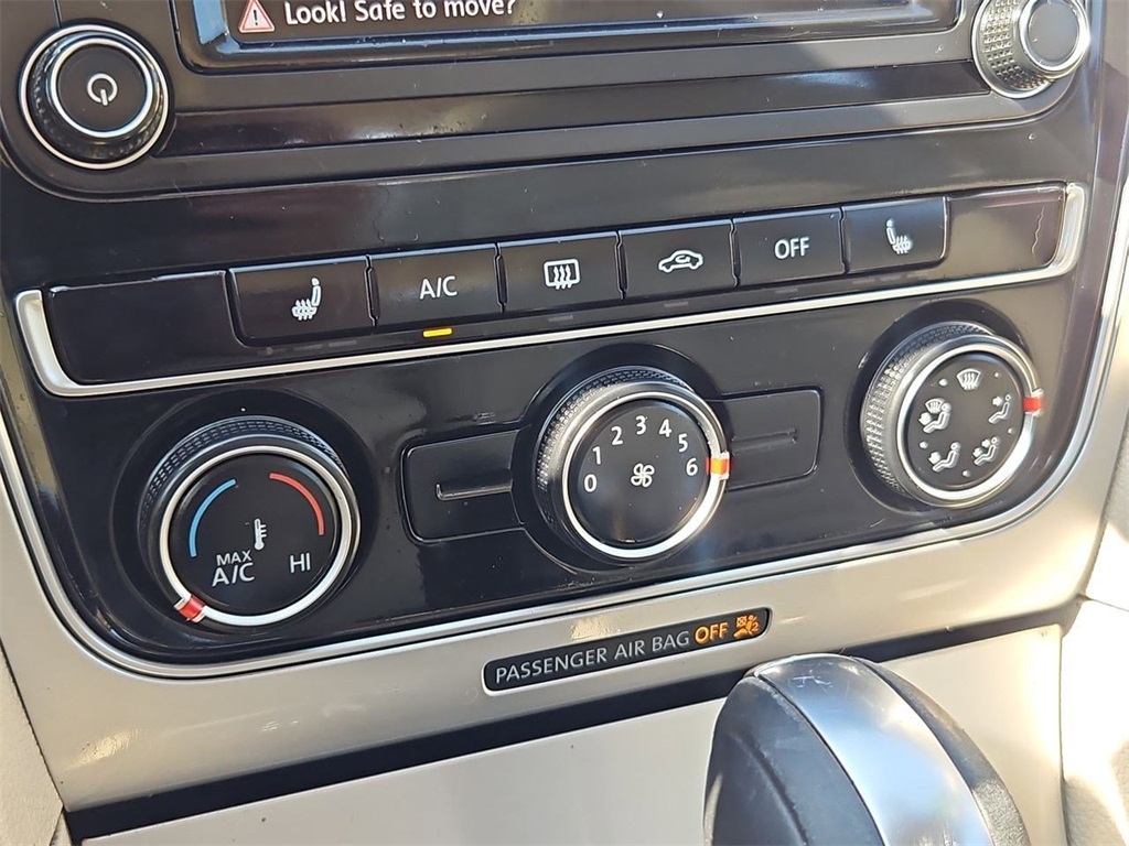2019 Volkswagen Passat 2.0T Wolfsburg Edition photo 19