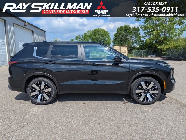 2025 Mitsubishi Outlander SE photo 4