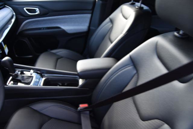 2024 Jeep Compass Latitude photo 14