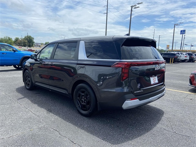 2025 Kia Carnival LXS photo 3