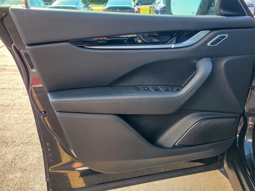2022 Maserati Levante GT photo 17