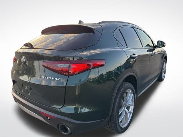 2018 Alfa Romeo Stelvio Ti photo 9