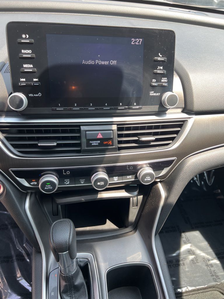2018 Honda Accord LX 1.5T photo 11