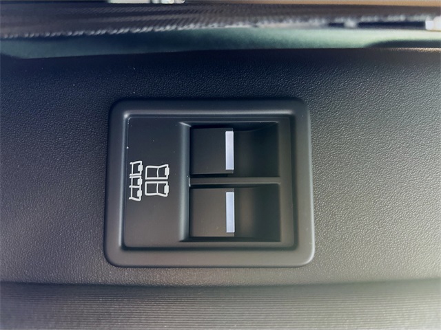 2025 Land Rover Discovery Metropolitan Edition photo 31