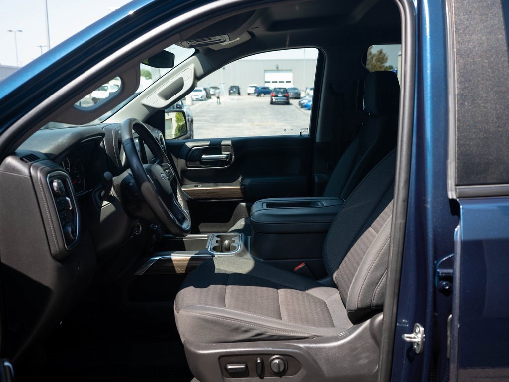 2020 Chevrolet Silverado 1500 RST photo 4