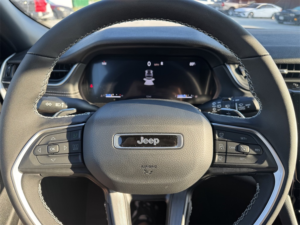 2025 Jeep Grand Cherokee Laredo Altitude photo 19