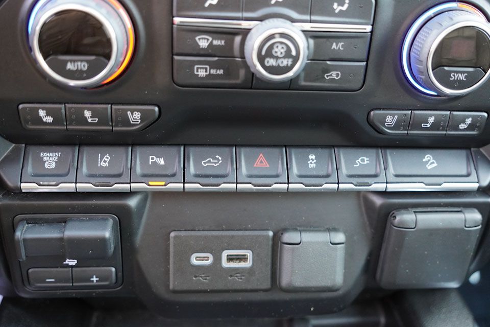 2022 Chevrolet Silverado 3500HD High Country Z71 photo 29