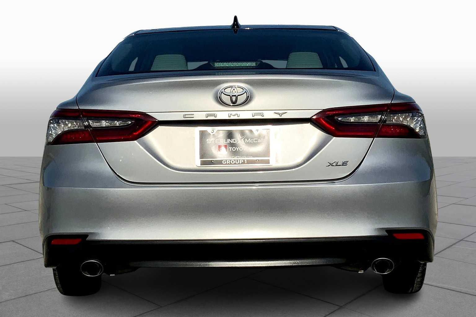 2022 Toyota Camry XLE V6 photo 4