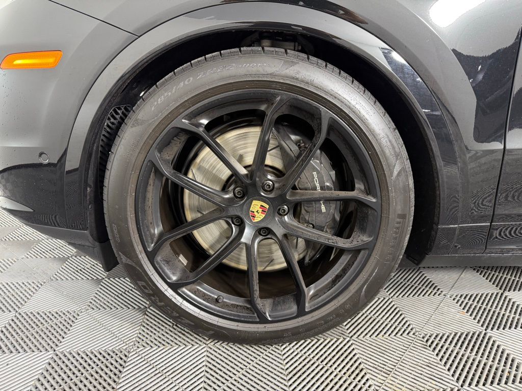 2024 Porsche Cayenne Turbo E-Hybrid Coupe photo 8
