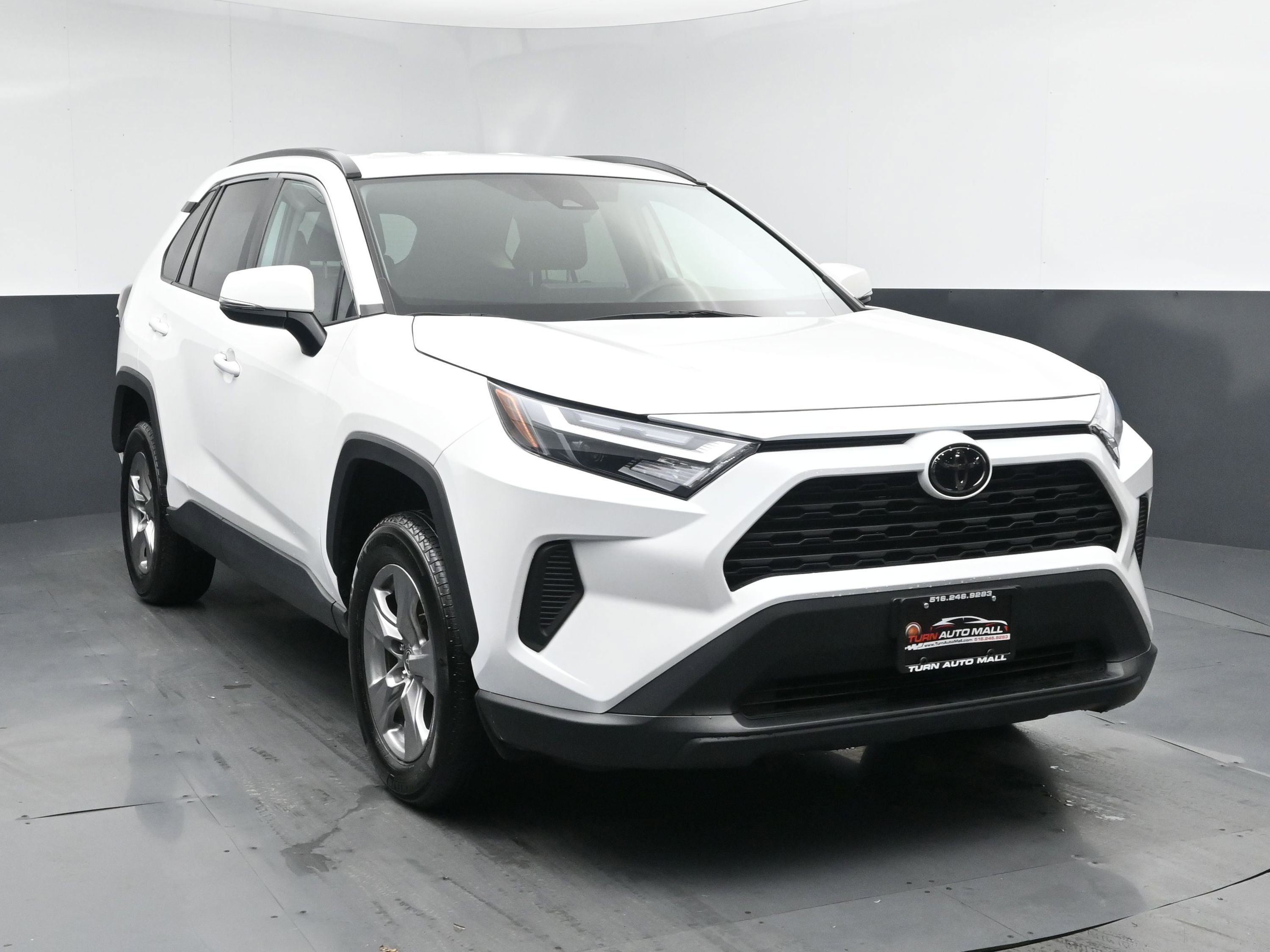 2024 Toyota RAV4 XLE photo 2