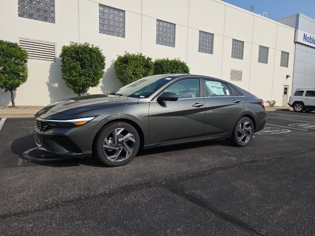 2025 Hyundai Elantra Limited photo 2