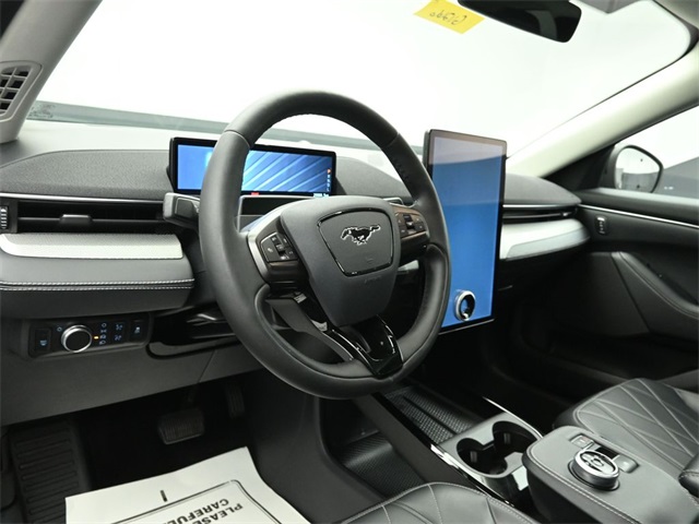 2022 FORD MUSTANG MACH-E - Image 11