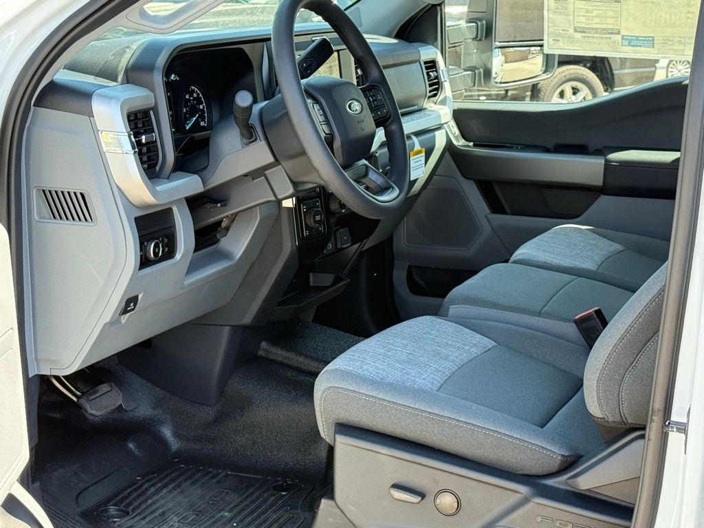 2026 Ford F-250 XLT photo 5