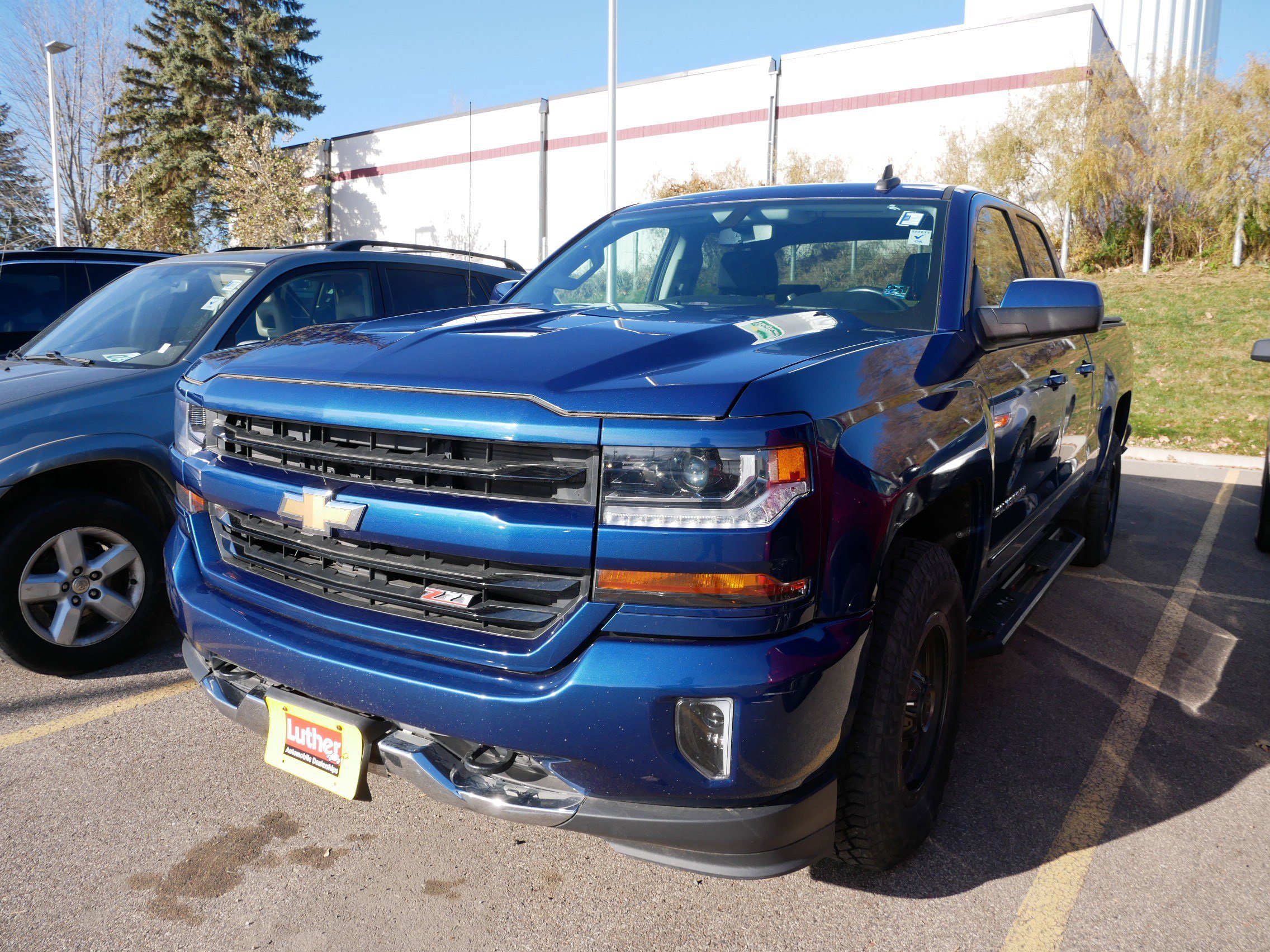 2017 Chevrolet Silverado 1500 LT photo 2