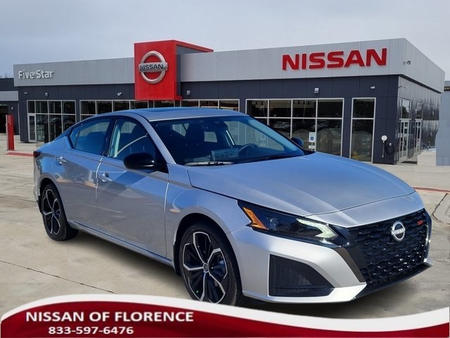 2025 Nissan Altima SR's photo