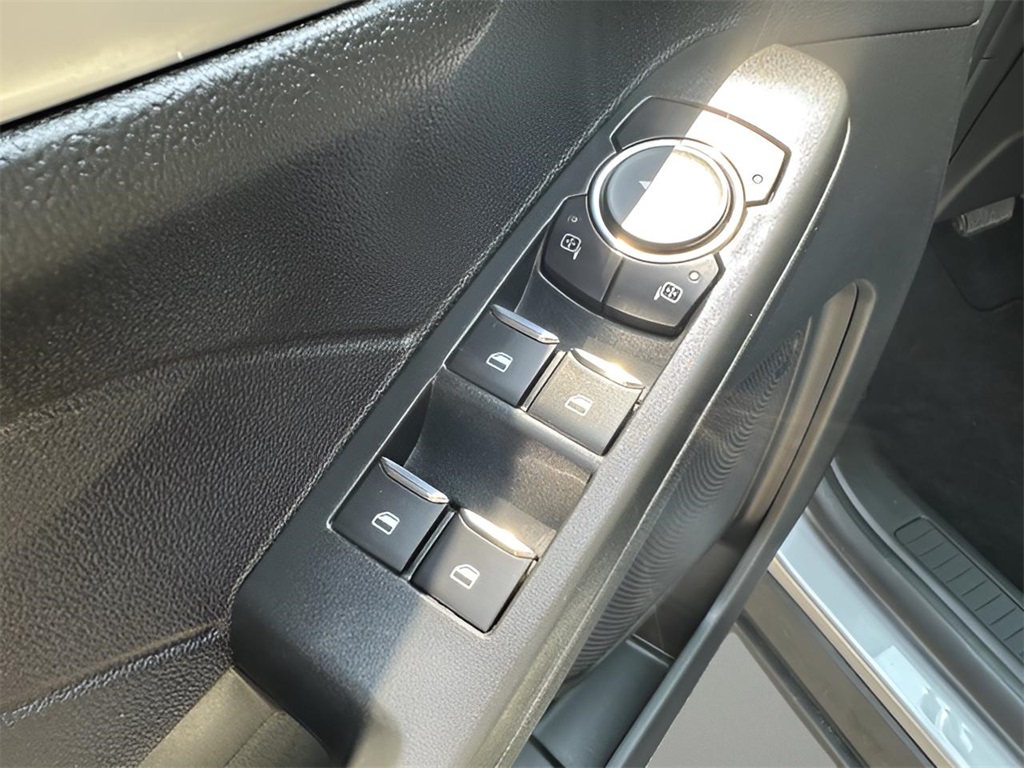 2022 Ford Escape SE photo 4