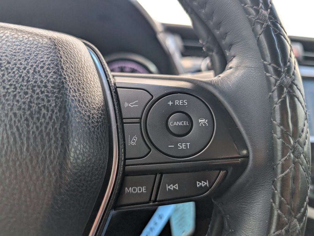2018 Toyota Camry SE XLE photo 11