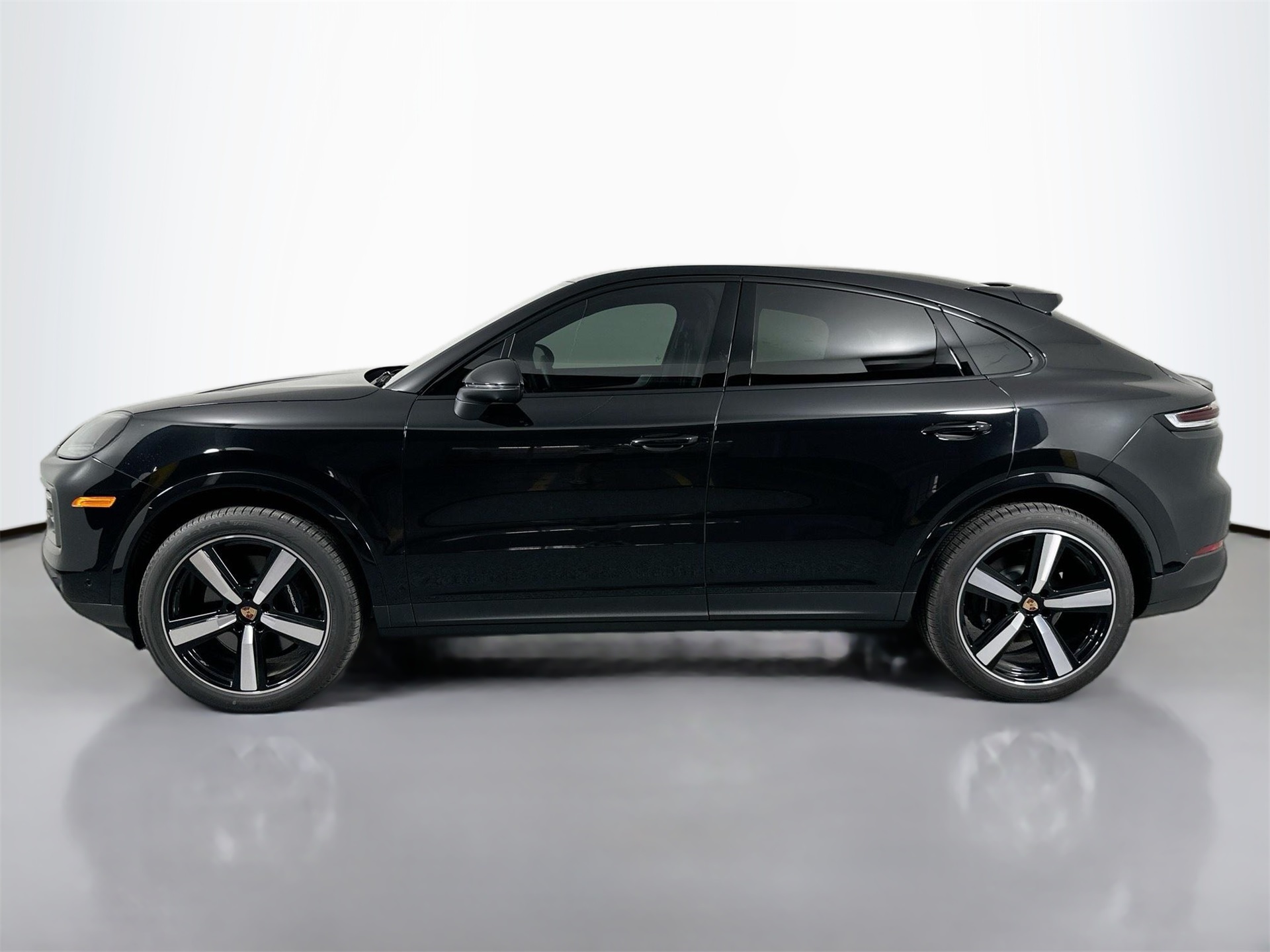 2025 Porsche Cayenne Coupe Base photo 2