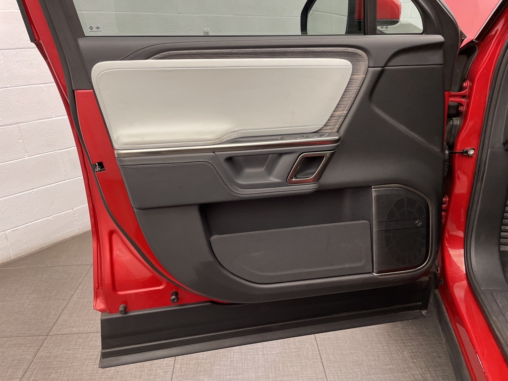 2024 Rivian R1S Launch Edition photo 19