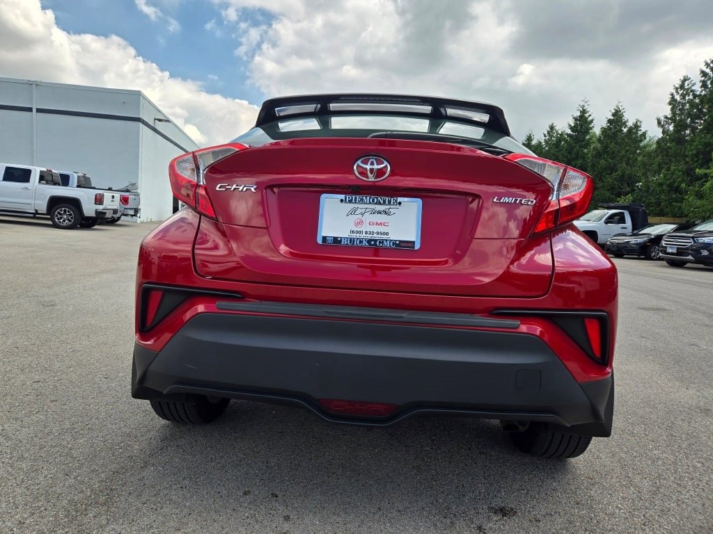2022 Toyota C-HR XLE photo 11
