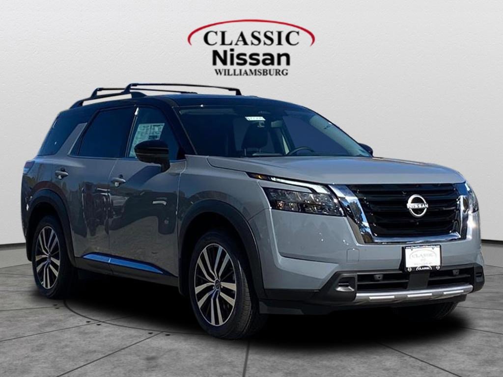 2025 Nissan Pathfinder Platinum's photo