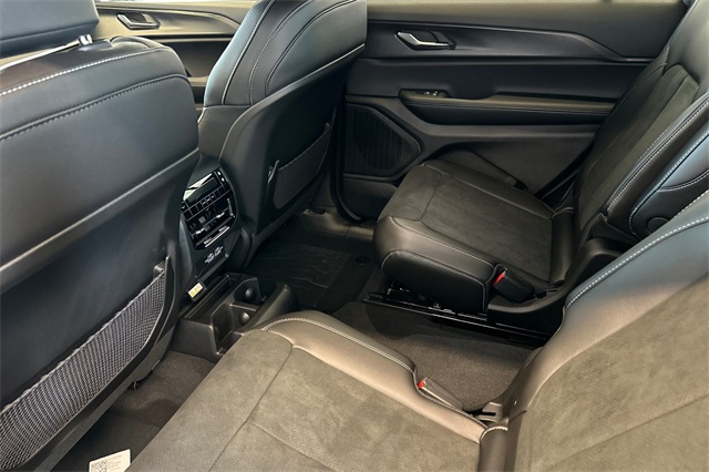 2025 Jeep Grand Cherokee Altitude photo 11