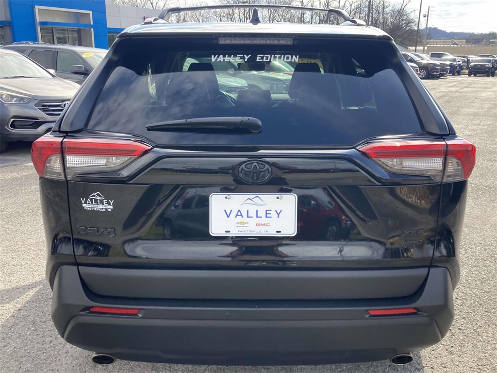 2021 Toyota RAV4 XLE Premium photo 3