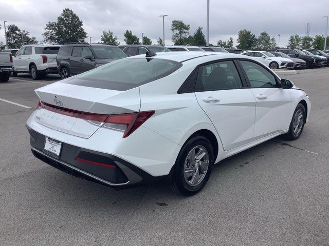 2025 Hyundai Elantra SE photo 5