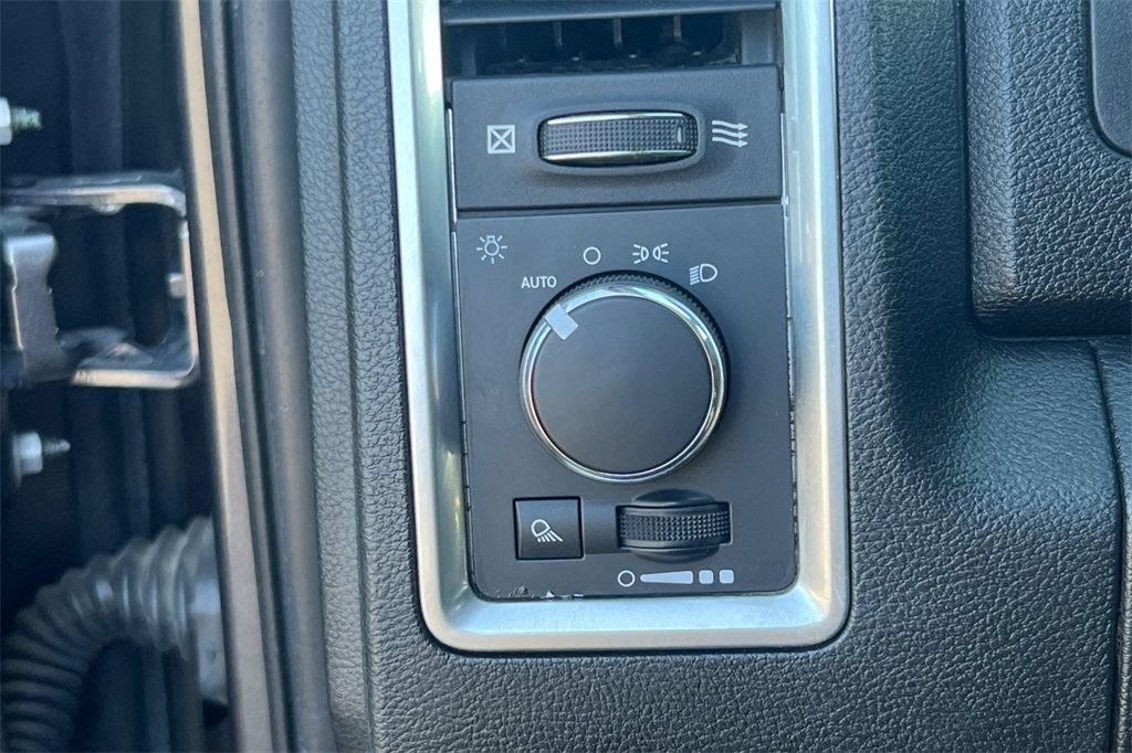 2021 Ram 1500 Classic SLT photo 33