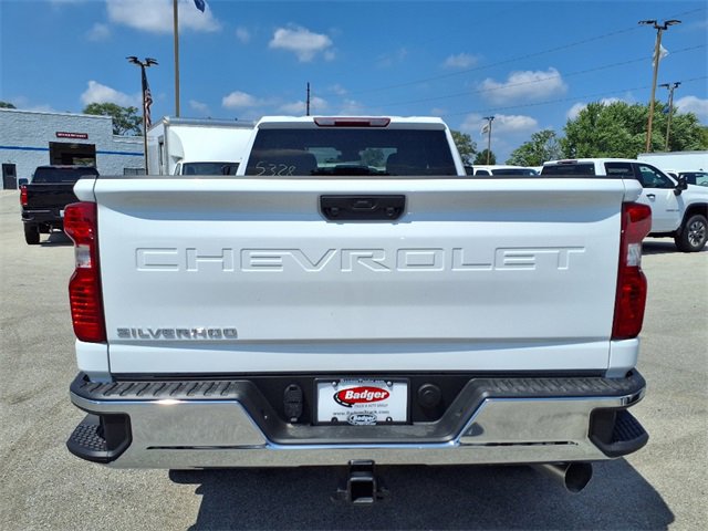 2025 Chevrolet Silverado 2500HD photo 2