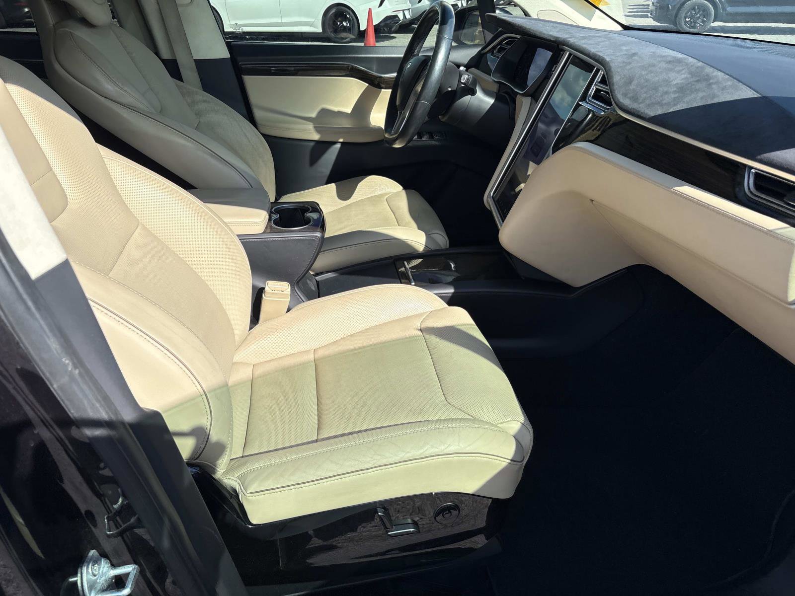 2016 Tesla Model X 90D photo 22