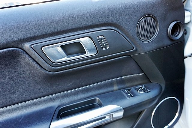 Used 2020 White Ford GT Premium image 19