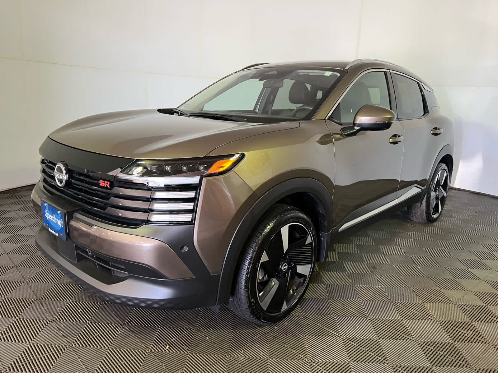 2025 Nissan Kicks SR photo 2