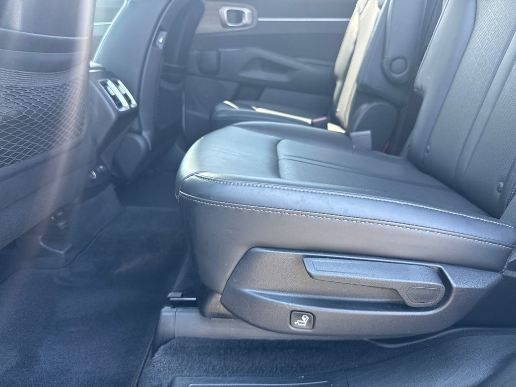 2022 Kia Sorento EX photo 22