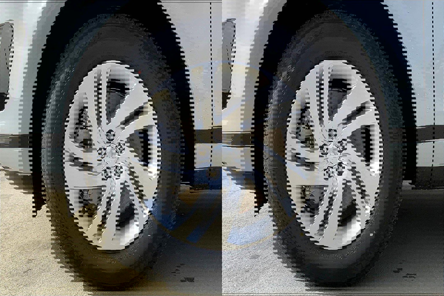 2026 Land Rover Range Rover Evoque S photo 16